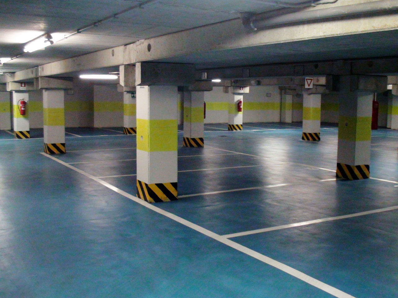 Parking Intérieur pour petite voiture – Indoor Parking